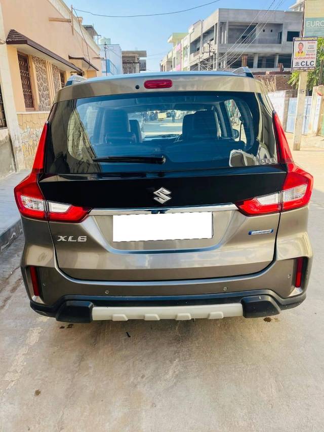 https://images10.gaadi.com/usedcar_image/4633957/original/processed_216e5f83-75a9-46e7-a15e-64fff29be610.jpg?imwidth=6400