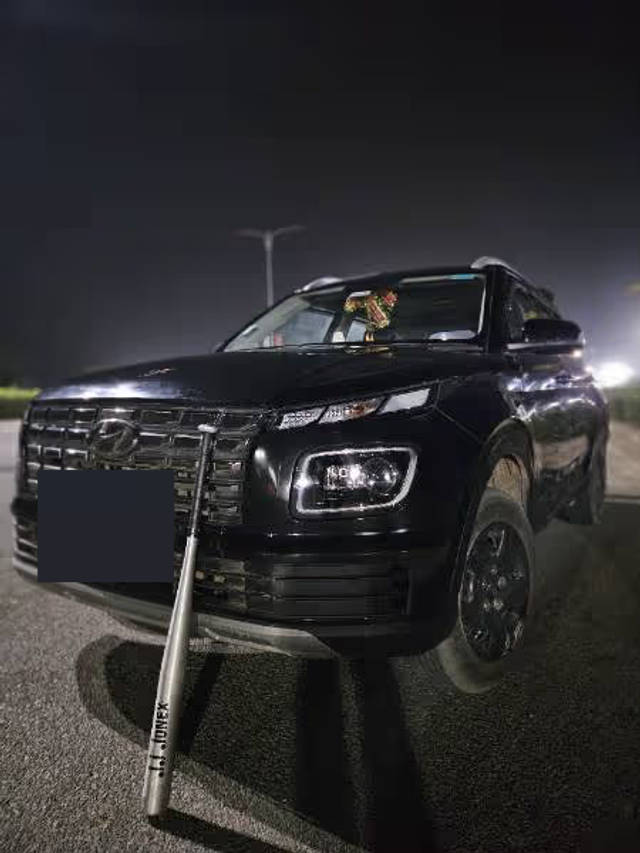 https://images10.gaadi.com/usedcar_image/4633991/original/5317228d-8f2c-412c-a6ca-6f39f512cda4.png?imwidth=6401