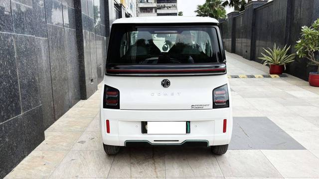https://images10.gaadi.com/usedcar_image/4633996/original/processed_bad5a83a9bb062d9de68ba01a1e0b1f4.jpg?imwidth=6402