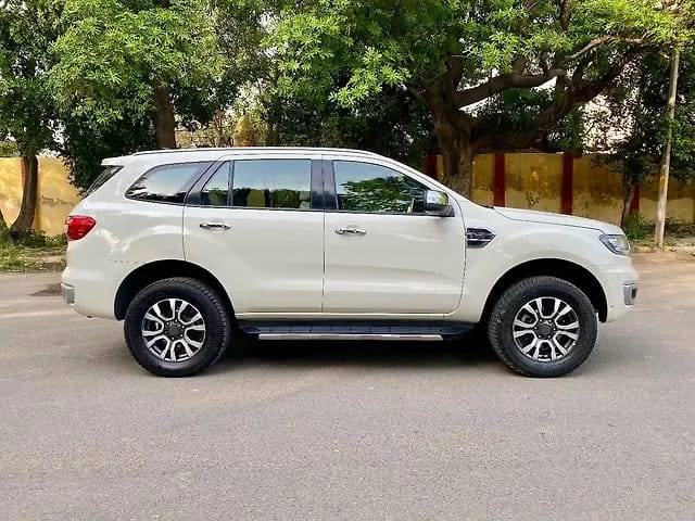 https://images10.gaadi.com/usedcar_image/4634020/original/d4c5a9ce79207ad1bbe79a3b54eb6368.jpg?imwidth=6401