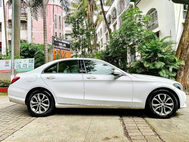 https://images10.gaadi.com/usedcar_image/4634032/original/processed_9f49dece-d3af-43d9-85a9-a9f3b8e83353.jpg?imwidth=6401