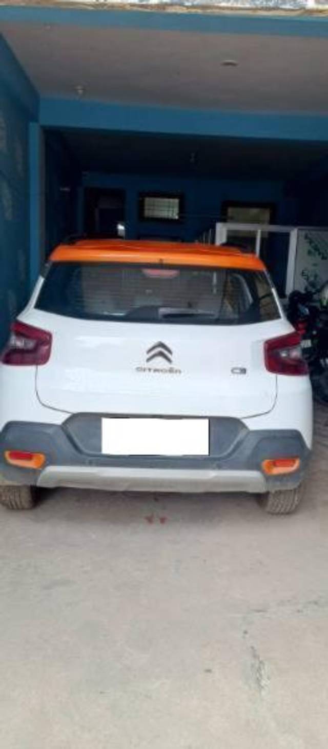 https://images10.gaadi.com/usedcar_image/4634036/original/processed_a66f71f9-7a38-4fe3-a633-65f956629e9c.jpg?imwidth=6401