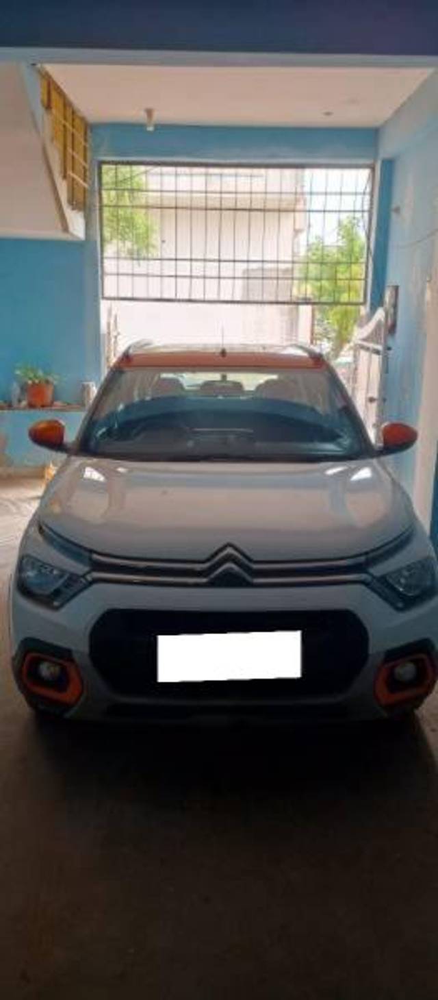 https://images10.gaadi.com/usedcar_image/4634036/original/processed_d33d766f-1da2-4c56-9398-a63e1ab2b46a.jpg?imwidth=6400