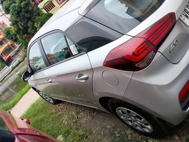 https://images10.gaadi.com/usedcar_image/4634050/original/processed_80bdf4e754daa57b8b6913f8eff14139.jpg?imwidth=6402
