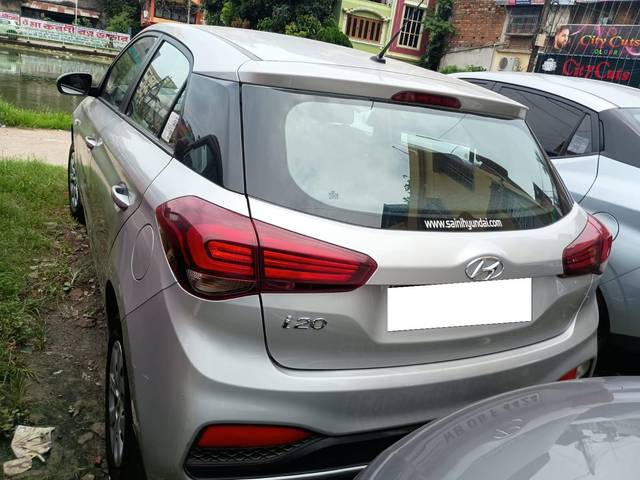 https://images10.gaadi.com/usedcar_image/4634050/original/processed_f389104b151f0d33b3b1731588e7dd6a.jpg?imwidth=6401