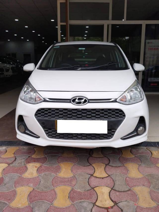 https://images10.gaadi.com/usedcar_image/4634065/original/processed_5aedff99456fd919a05feab3b5c8a45b.jpg?imwidth=6402