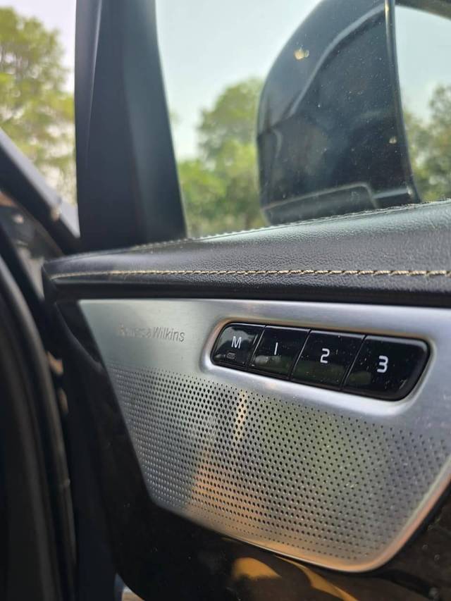 https://images10.gaadi.com/usedcar_image/4634088/original/processed_39366d1a3288daf1d3b9187b9bff15f0.jpg?imwidth=6401