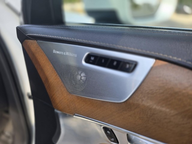 Second-hand 2017 Volvo XC90 D5 R-Design for sale in Chandigarh-6