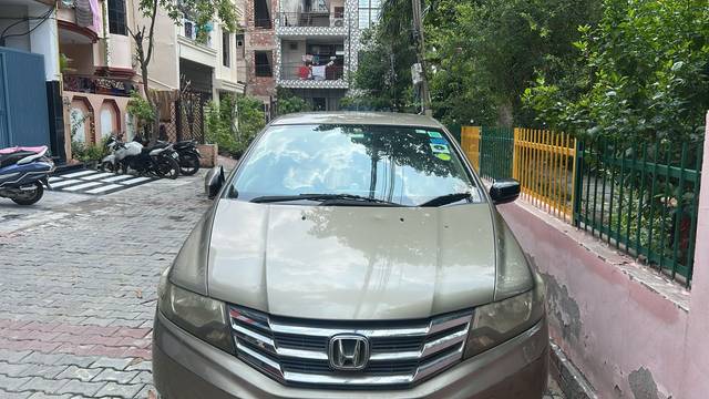 https://images10.gaadi.com/usedcar_image/4634101/original/b033382d-54f6-427f-9c52-8dbbef97341a.jpg?imwidth=6401