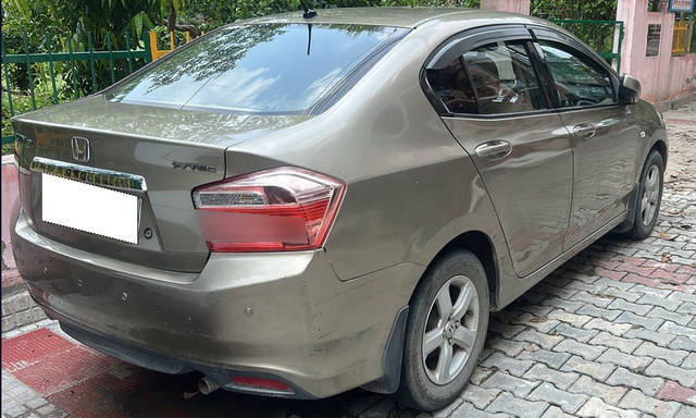 https://images10.gaadi.com/usedcar_image/4634101/original/processed_516ba4ea-b49b-46b6-8cde-7fd1944ce0f8.png?imwidth=6402