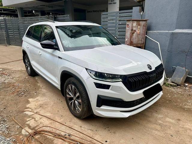 https://images10.gaadi.com/usedcar_image/4634118/original/processed_c98ba2572602287c430f78e141d0f595.jpg?imwidth=6400