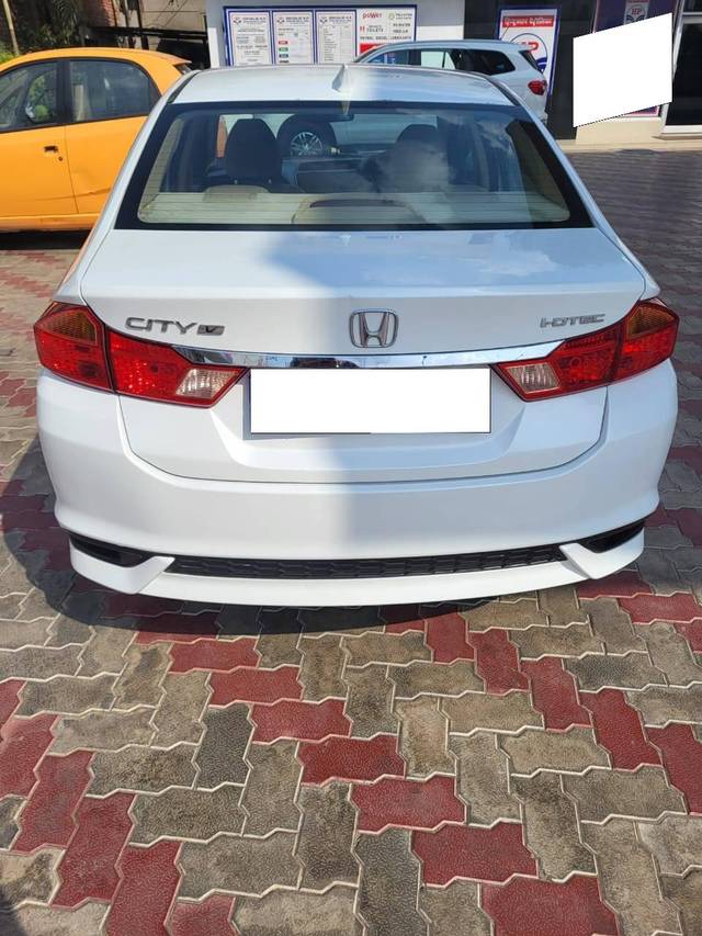 https://images10.gaadi.com/usedcar_image/4634122/original/processed_5791e90e5a2e0ae294c65749b4f30999.jpg?imwidth=6401