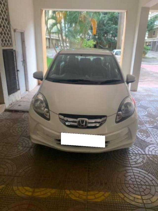 https://images10.gaadi.com/usedcar_image/4634125/original/processed_48aef24c-5a44-41ff-ade5-b533300eb143.jpg?imwidth=6400