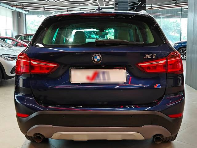https://images10.gaadi.com/usedcar_image/4634133/original/processed_73f3ed891dcbeff43dbe79fed92a3b8e.jpg?imwidth=6402