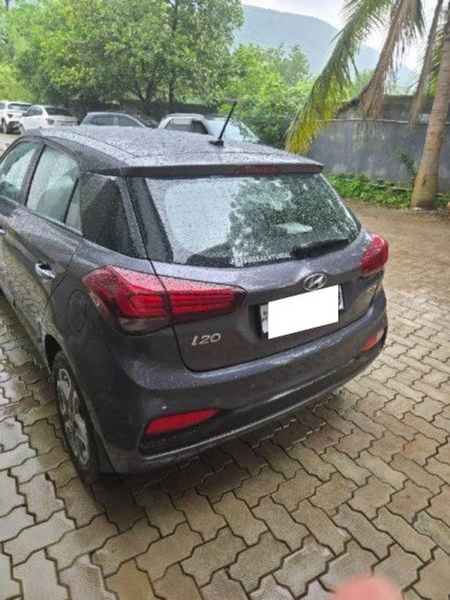 https://images10.gaadi.com/usedcar_image/4634135/original/processed_908d27d9-8ec9-4da1-886c-377a74fb9b67.jpg?imwidth=6400