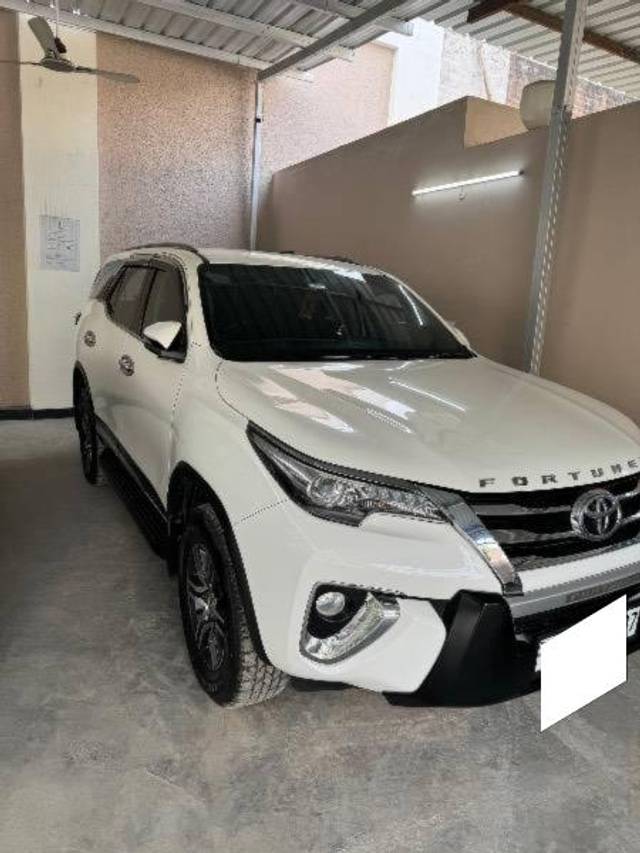 https://images10.gaadi.com/usedcar_image/4634141/original/processed_0d89ffb0-9db0-43cc-8b82-7846d04ae807.jpeg?imwidth=6402