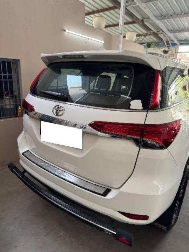https://images10.gaadi.com/usedcar_image/4634141/original/processed_112d8790-92d4-4ffc-abaf-e29abef5a303.jpeg?imwidth=6400