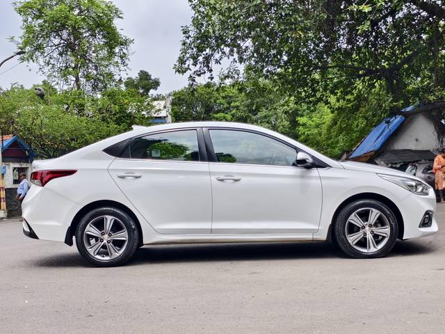 https://images10.gaadi.com/usedcar_image/4634146/original/processed_3bef1fa3667e017f33c2f6b0ccf25554.jpg?imwidth=6401