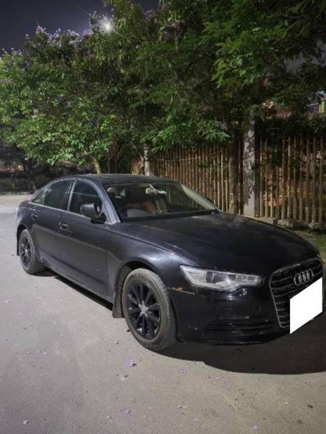 https://images10.gaadi.com/usedcar_image/4634152/original/processed_7a9ac706-a9d7-4531-8183-0d4e6b2c6029.jpg?imwidth=6400
