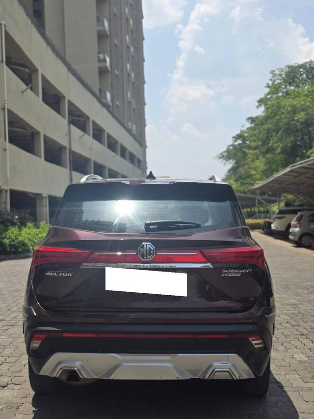 https://images10.gaadi.com/usedcar_image/4634155/original/processed_66bffe48-492b-4f9b-b70b-4133085cce3c.jpg?imwidth=6402