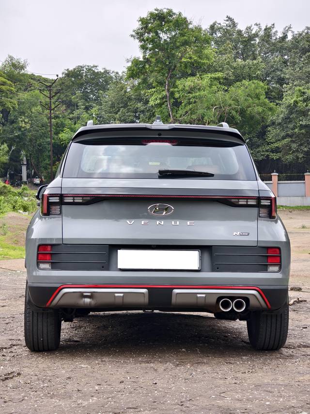 https://images10.gaadi.com/usedcar_image/4634160/original/processed_2a16d23e480608f48afdc6f7e7acddd6.jpg?imwidth=6402