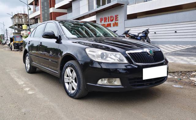 https://images10.gaadi.com/usedcar_image/4634163/original/processed_b9a2fc73f966f01faa116aa81f75a8c0.jpg?imwidth=6400
