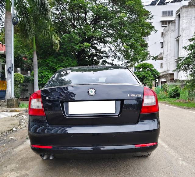 https://images10.gaadi.com/usedcar_image/4634163/original/processed_c1049d8cc6eef0f9787ac8b1f3f7f87b.jpg?imwidth=6402