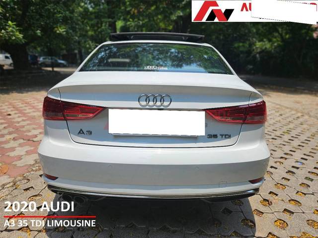 https://images10.gaadi.com/usedcar_image/4634164/original/processed_b3f6bcc0ab206d27dbb50ff60c543c2c.jpg?imwidth=6402