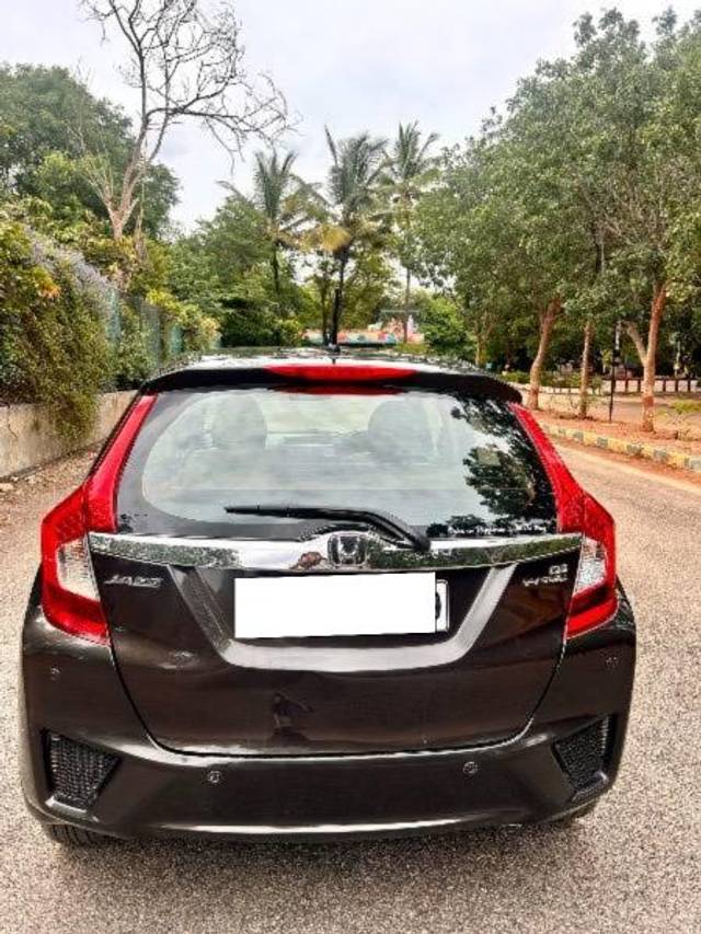 https://images10.gaadi.com/usedcar_image/4634174/original/processed_2cdff715-667c-4b2e-b716-dc959ff33229.jpeg?imwidth=6402