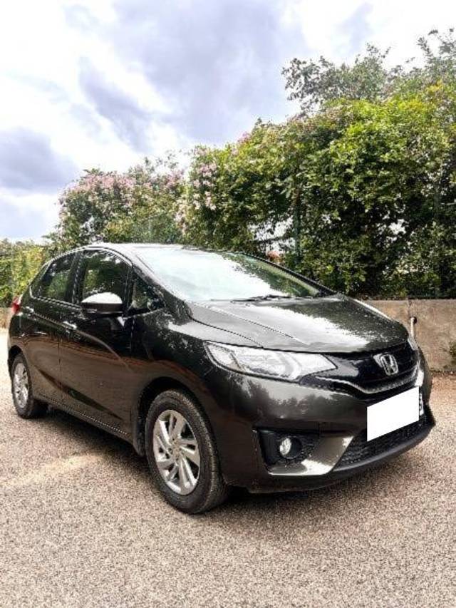 https://images10.gaadi.com/usedcar_image/4634174/original/processed_d96bd82d-8f38-4e65-b12c-e7d9beb28410.jpeg?imwidth=6400