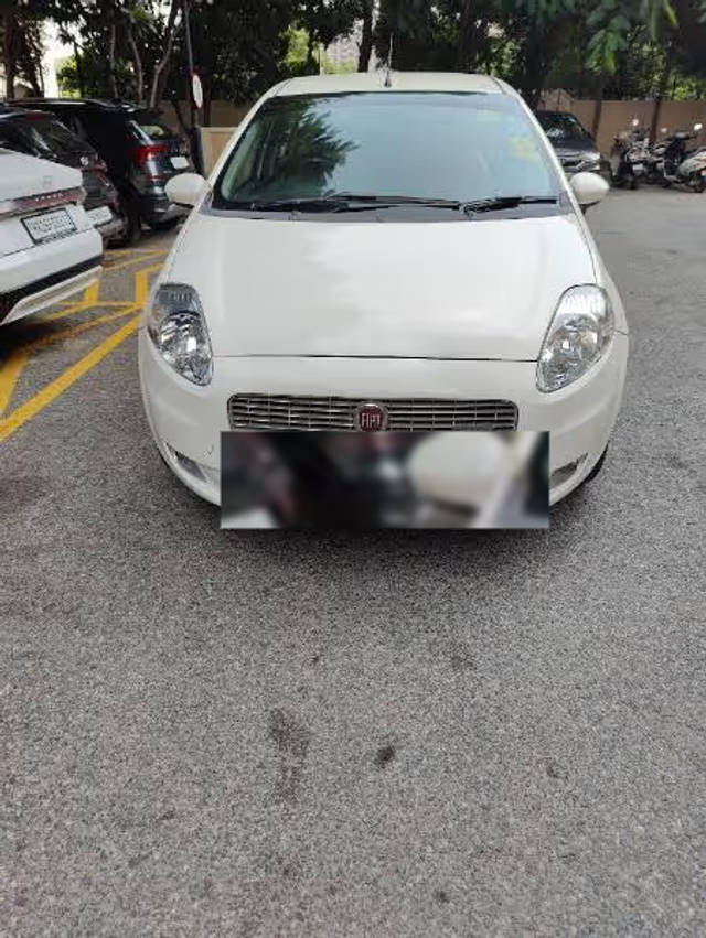 https://images10.gaadi.com/usedcar_image/4634179/original/1f471f39-6681-4c39-9359-9ee5d9e7952d.png?imwidth=6400