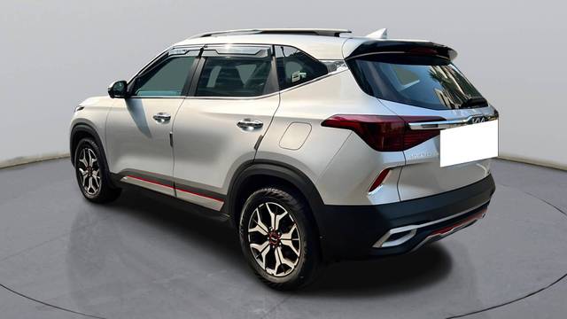 https://images10.gaadi.com/usedcar_image/4634188/original/processed_d9adb9d50158a86bf9f4dd6fbeffe356.jpeg?imwidth=6402