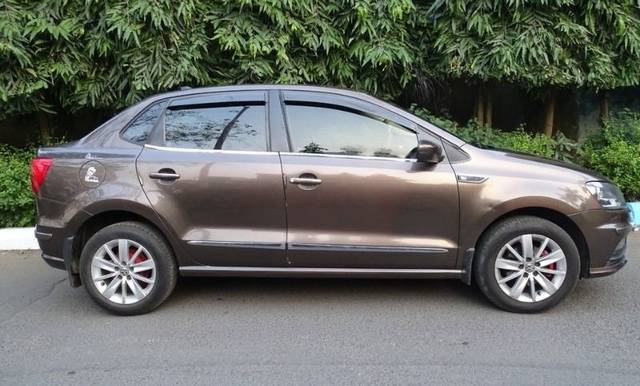 https://images10.gaadi.com/usedcar_image/4634201/original/3bed8a31756a27132c25366e6dd51817.jpeg?imwidth=6401
