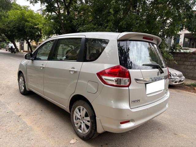 https://images10.gaadi.com/usedcar_image/4634209/original/processed_cd8afaeab213b66d773e1d90d82472e3.jpg?imwidth=6402