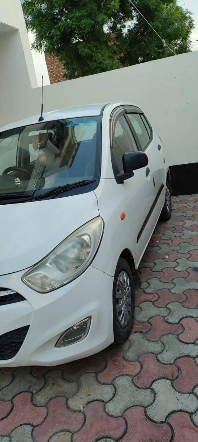 https://images10.gaadi.com/usedcar_image/4634223/original/processed_60895376-f79f-4ae0-b27a-5c74d87a2609.jpg?imwidth=6400