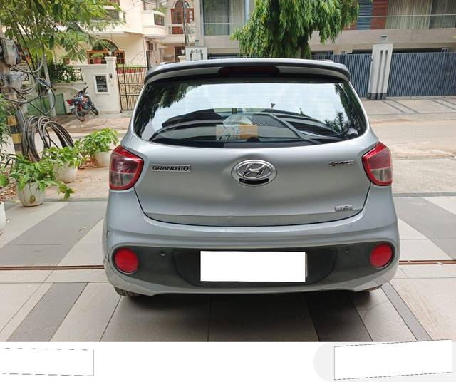 https://images10.gaadi.com/usedcar_image/4634253/original/processed_64a03d2a-4c56-42cd-889a-23dd63c6b108.jpg?imwidth=6400