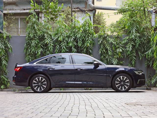 https://images10.gaadi.com/usedcar_image/4634273/original/4681502cf8ebfbd82c1707b991b59f17.jpg?imwidth=6401