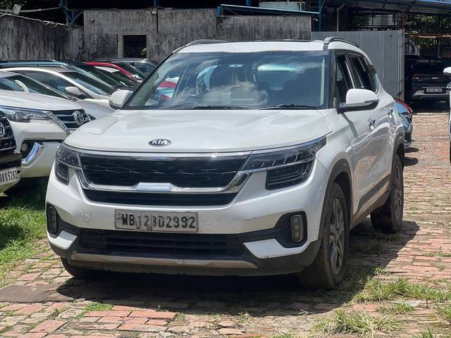 https://images10.gaadi.com/usedcar_image/4634274/original/processed_2443926d9d4fac72f9a2ba40add0d4f7.jpg?imwidth=6402