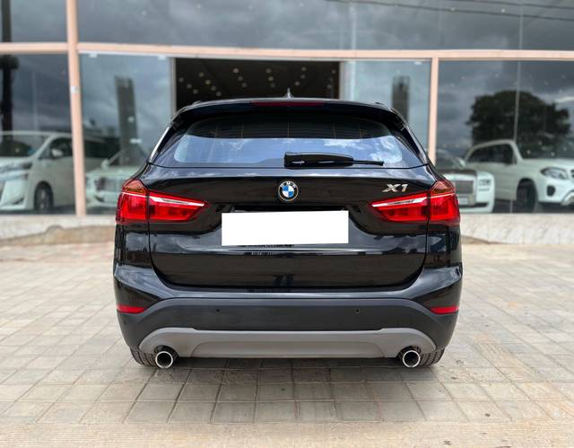 https://images10.gaadi.com/usedcar_image/4634279/original/processed_0c8902de6bbffc645ab9421b0381c5a5.jpg?imwidth=6401