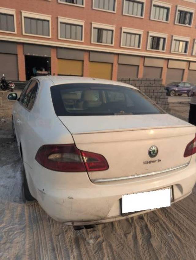 https://images10.gaadi.com/usedcar_image/4634280/original/processed_ce4c6ab3-ab5d-476d-b1fd-c9f4c1e49364.jpg?imwidth=6401