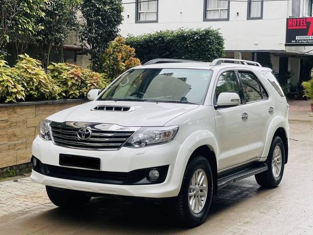 https://images10.gaadi.com/usedcar_image/4634285/original/processed_f1ff217318876b41dc75a1b241469af6.jpg?imwidth=6402