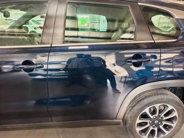 https://images10.gaadi.com/usedcar_image/4634295/original/processed_5b21e82d-0fb4-4a3b-962f-a62bdd5b1020.jpeg?imwidth=6402