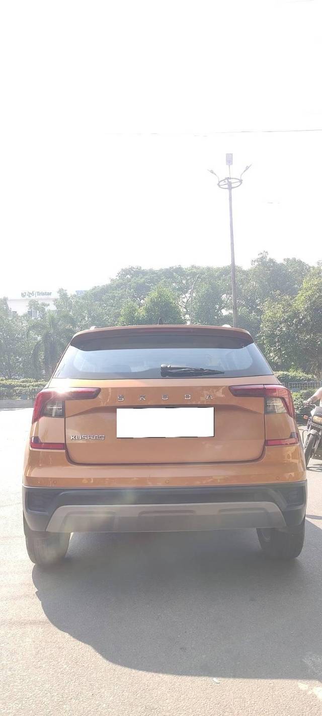https://images10.gaadi.com/usedcar_image/4634311/original/processed_a8d97d1d2d6510fb2a88625669ced764.jpg?imwidth=6402