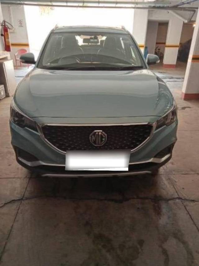 https://images10.gaadi.com/usedcar_image/4634312/original/processed_processed_bfb8b9c8-218a-4bf8-a1ba-bf7ccbd65b5f.jpeg?imwidth=6400