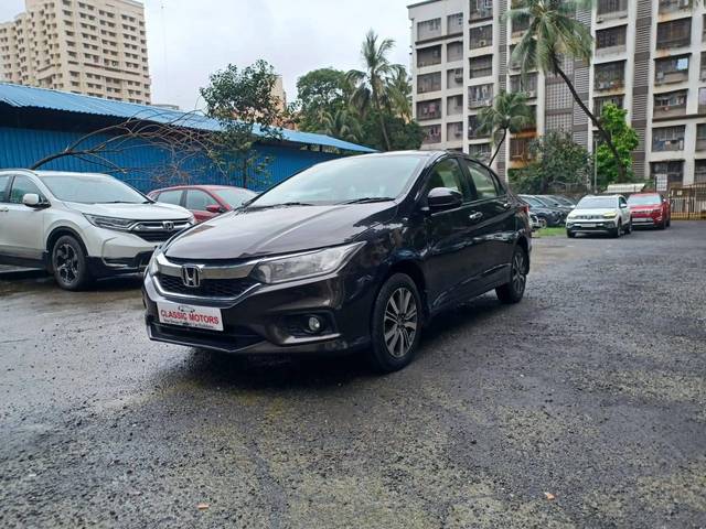 https://images10.gaadi.com/usedcar_image/4634347/original/processed_7fbedbc3107ac3b3b430e610c97536f8.jpeg?imwidth=6402