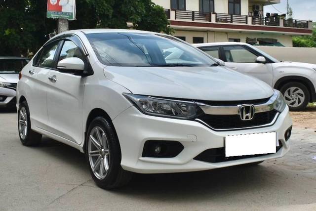 https://images10.gaadi.com/usedcar_image/4634351/original/processed_faffd3aa6ec338be3107693a42406167.jpg?imwidth=6400