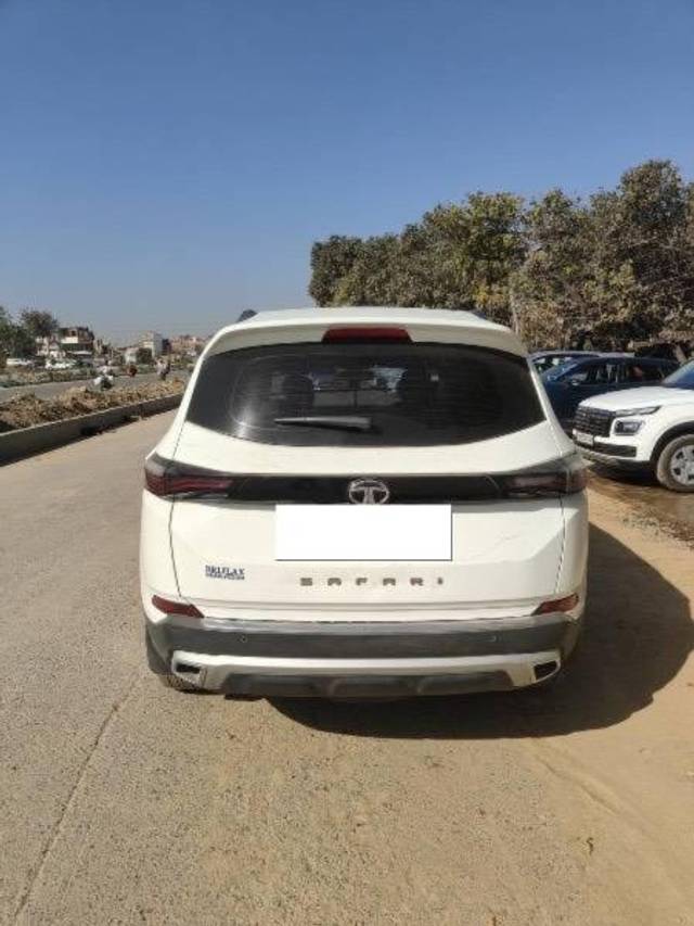 https://images10.gaadi.com/usedcar_image/4634357/original/processed_fb6e858b-425a-46c4-be29-f1e4d0e120dc.jpeg?imwidth=6402