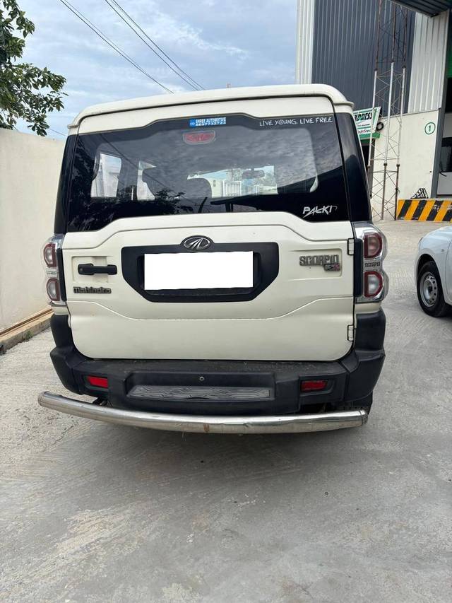 https://images10.gaadi.com/usedcar_image/4634398/original/processed_29e39188-7c30-4fdf-adc7-e96a6755d26d.jpg?imwidth=6401