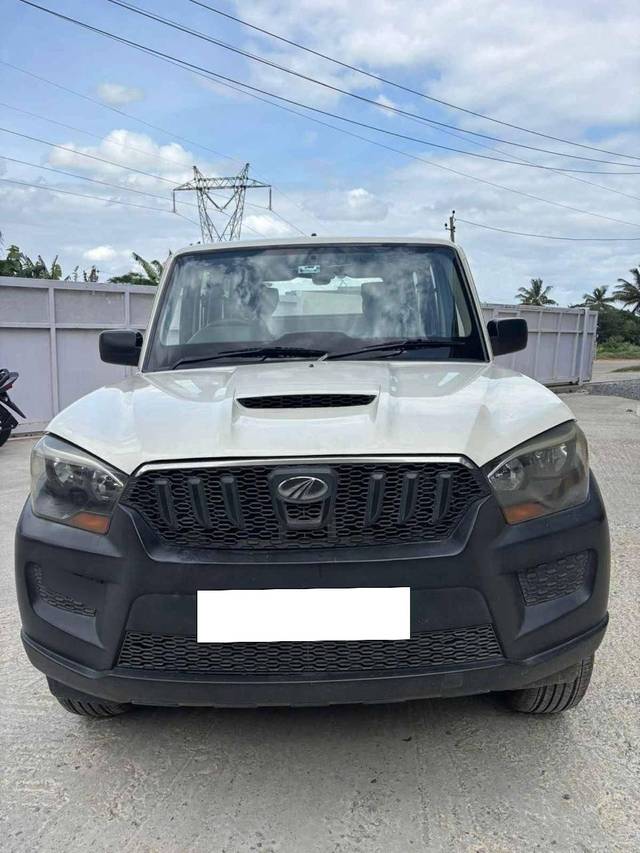 https://images10.gaadi.com/usedcar_image/4634398/original/processed_c5ec6247-b9e8-4a54-b290-8b4803e9acae.jpg?imwidth=6402