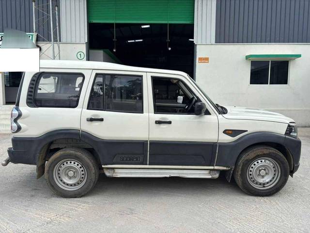 https://images10.gaadi.com/usedcar_image/4634398/original/processed_f99d277b-942a-4855-bbc9-0bafb57a06d3.jpg?imwidth=6400